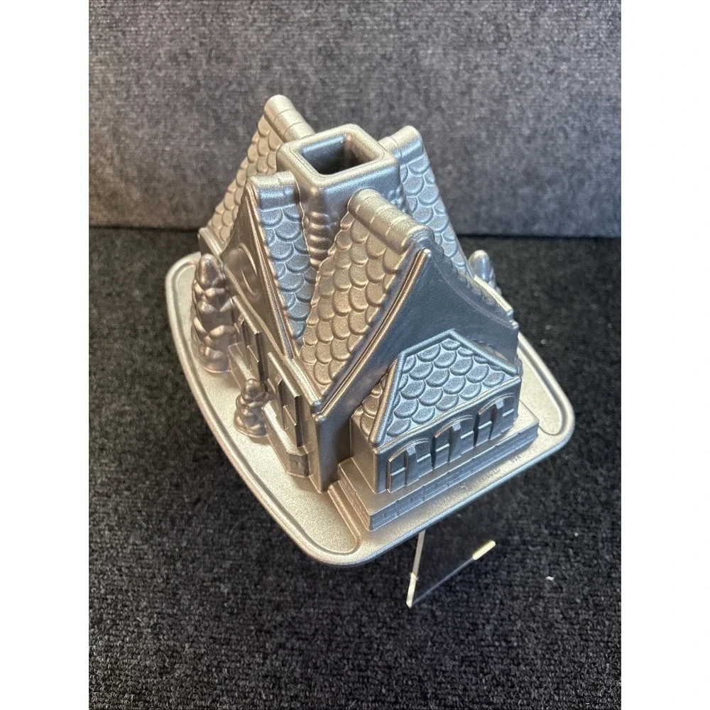 Nordic Ware~Gingerbread House~Cake Mold Pan~9 Cups~2.1L -‎ USA